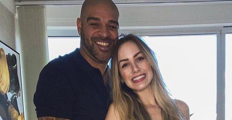 De helicóptero, Adriano Imperador vai atrás da ex-noiva para reatar romance e leva toco - Reprodução/Instagram