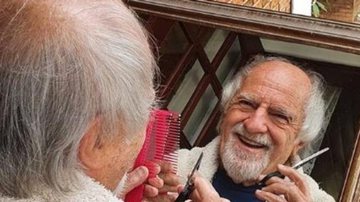 Ary Fontoura se arrisca ao cortar próprio cabelo e brinca com resultado - Arquivo Pessoal