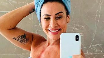 Scheila Carvalho posa enrolada em toalha e beleza sem retoques rouba a cena - Reprodução/Instagram