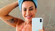 Scheila Carvalho posa enrolada em toalha e beleza sem retoques rouba a cena - Reprodução/Instagram
