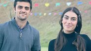 Felipe Simas e Mariana Uhlmann encantam a web ao posarem com os três filhos em festa junina íntima - Reprodução/Instagram