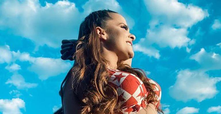 De biquíni, Maiara exibe cinturinha fina e ganha elogios de fãs - Instagram