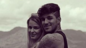 Apaixonados, Gabriel Medina e Yasmin Brunet surgem grudados em selfie e encantam - Reprodução/Instagram