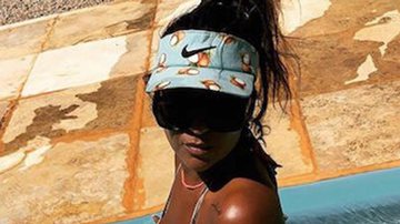 Esposa de Tiririca posa ousa na piscina de sua mansão - Reprodução/ Instagram