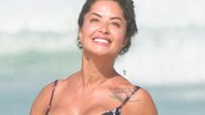 Aline Riscado joga altinha na praia e corpão musculoso atrai olhares - AgNews/Dilson Silva