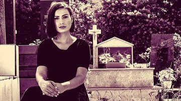 Andressa Urach faz ensaio fotográfico inusitado em cemitério - Reprodução/Instagram