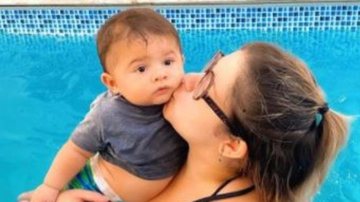 Marília Mendonça derrete web ao gravar evolução do filho na aula de natação - Arquivo Pessoal