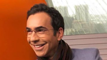 César Tralli é flagrado de cobertor nos bastidores da TV Globo - Reprodução/Instagram