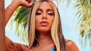 Platinada, Anitta aposta em biquíni multicolorido e ostenta corpão - Reprodução/Instagram