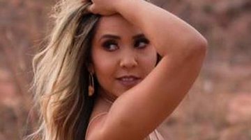 Mulher Melão renova bronzeado com biquíni de fita adesiva - Reprodução/Instagram