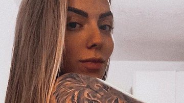 Petra Mattar surge completamente nua e exibe tatuagens estratégicas - Arquivo Pessoal
