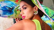Com maiô atoladinho, Anitta anuncia data de estreia de clipe de 'Me Gusta' - Reprodução/Instagram