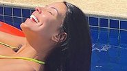 Ex-BBB Ivy Moraes surge só de biquíni na piscina e deixa seios fartos em evidência: "Sereia" - Reprodução/Instagram