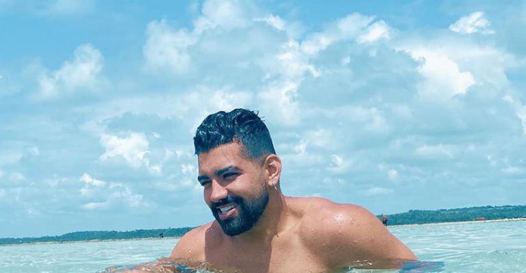 Dilsinho curte dia de praia em Alagoas - Instagram