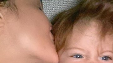 Claudia Leitte enche a filha de carinho - Instagram