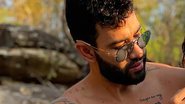 Gusttavo Lima explode o fofurômetro ao posar com filho caçula em cachoeira: "Amor mais puro" - Reprodução/Instagram
