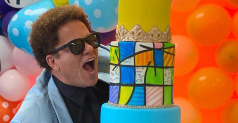 Romero Britto ganha bolo de 2 metros de altura - Reprodução/Instagram