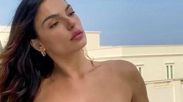 De vestido sem alças, Isis Valverde exibe beleza rara em clique - Reprodução/Instagram