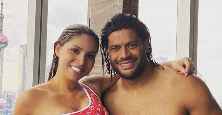 Hulk Paraíba mostra físico fortão em dia romântico de piscina com a noiva - Arquivo Pessoal