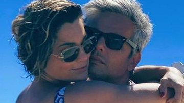Flávia Alessandra e Otaviano Costa protagonizam momento de romance na praia - Reprodução/Instagram