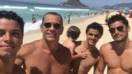 Bruno Gissoni, Rodrigo Simas e Felipe Simas posam descamisados - Instagram
