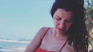 Gravidíssima, Nathalia Dill percebe que colocou biquíni do avesso - Reprodução/Instagram