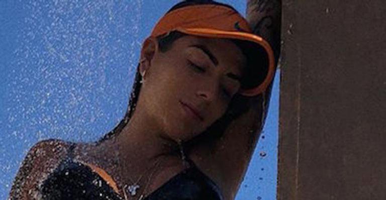 Filha de Maurício Mattar toma chuveirada e parte dos seios escapa - Reprodução/Instagram