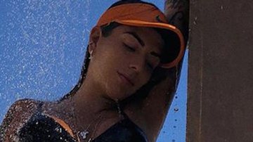Filha de Maurício Mattar toma chuveirada e parte dos seios escapa - Reprodução/Instagram