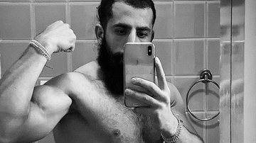 Descamisado, ex-BBB Kaysar Dadour exibe abdômen trincado e deixa web em chamas - Instagram