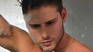Ex-BBB Daniel Lenhardt causa impacto ao surgir nu durante banho - Reprodução/Instagram