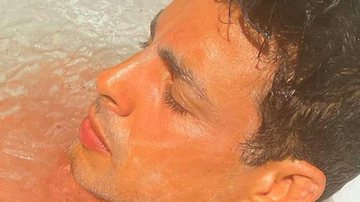 Cauã Reymond mergulha em banheira de gelo e causa calafrios em fãs - Instagram