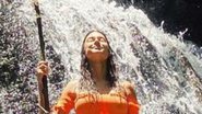 Thaila Ayala aproveita domingo ensolarado e toma banho em cachoeira - Reprodução/Instagram