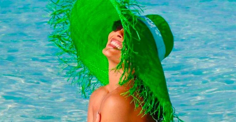 Nas Maldivas, Juliana Paes surpreende ao fazer topless e seduz nas águas do mar - Reprodução/Instagram