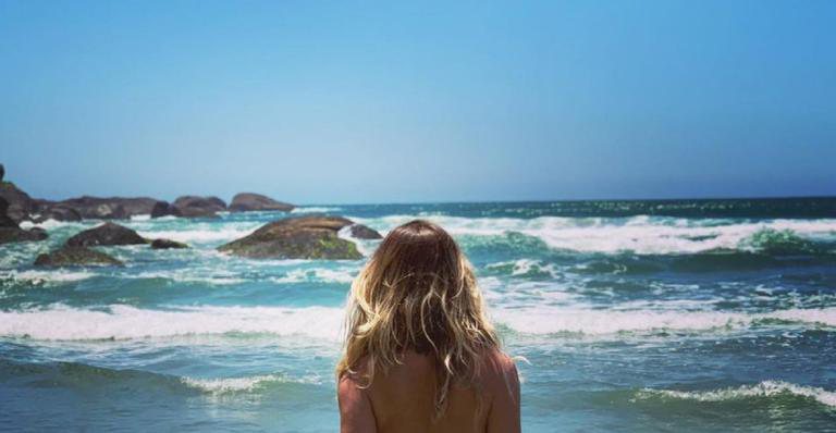 Letícia Spiller ostenta curvas impecáveis - Instagram