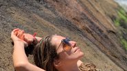Leticia Spiller ostenta barriga seca ao renovar bronzeado - Instagram