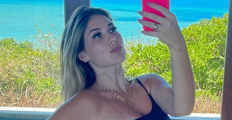Grávida, esposa de Zé Felipe causa com maiô repleto de recortes - Reprodução/Instagram