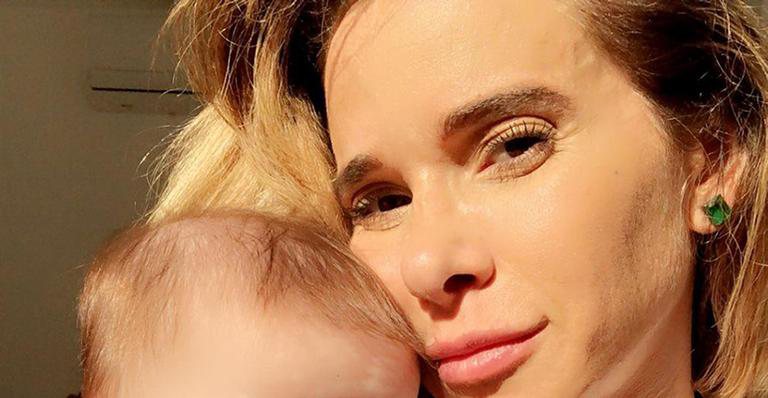 Fofura! Dany Bananinha encanta fãs ao registrar 'biquinho' da filha, Lara - Instagram