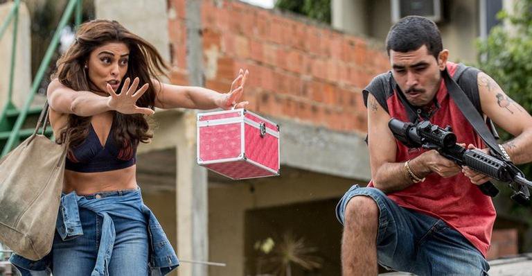 A esposa de Rubinho empurra bandido na hora em que ele atira no advogado; confira o que vai acontecer! - Reprodução/TV Globo