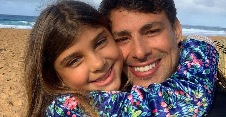 Cauã Reymond encanta a web ao mostrar bilhete que ganhou da filha: "Não tem tamanho esse amor" - Reprodução/Instagram