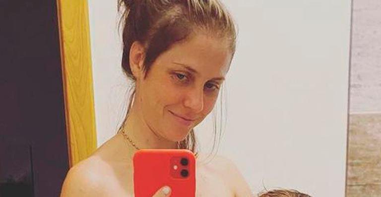 Ex-'Malhação' Christiana Ubach posa nua enquanto amamenta bebê - Reprodução/Instagram
