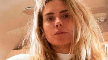 Aos 42 anos, Carolina Dieckmann lava louça de calcinha e seguidores reagem - Reprodução/Instagram