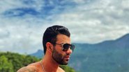 Gusttavo Lima exibe corpão durante passeio de barco - Instagram