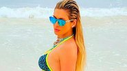 Lívia Andrade empina bumbum com biquíni neon e coleciona elogios - Reprodução/Instagram