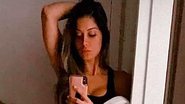 Com Covid-19, Mayra Cardi surge nas redes de calcinha e confessa ainda se sentir fraca - Reprodução/Instagram