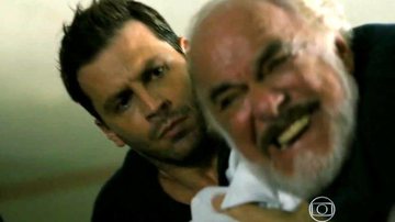 Arruda entra no quarto do idoso e dá de cara com o piloto à sua espera; saiba o que vai rolar! - Reprodução/TV Globo