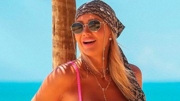 Esposa de Roberto Justus, Ana Paula Siebert puxa biquíni rosa-choque e mostra corpão - Reprodução/Instagram