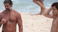 Marcos Mion vai à praia com a família - AgNews
