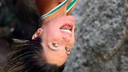 Aventureira, Flávia Alessandra posa de ponta-cabeça e exibe corpo musculoso - Reprodução/Instagram