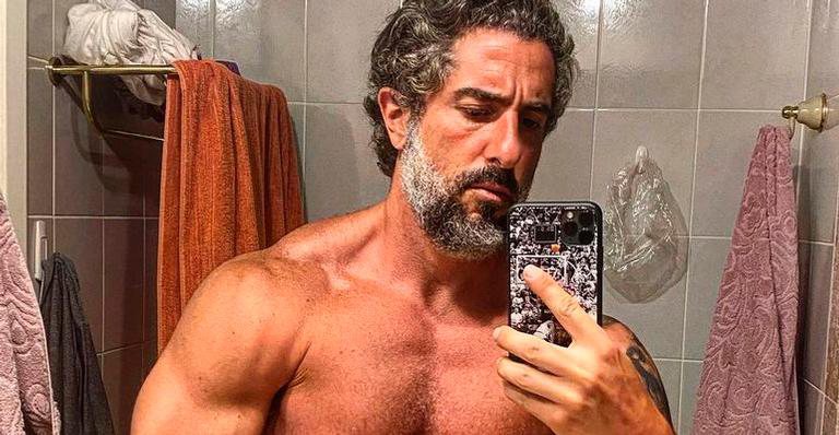 Marcos Mion posa com calça de moletom e volume indiscreto rouba a cena - Reprodução/Instagram