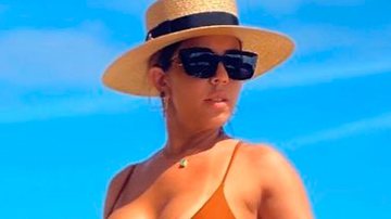 Mulher Melão aposta em biquíni decotado e exibe curvas graúdas em dia de praia - Reprodução/Instagram
